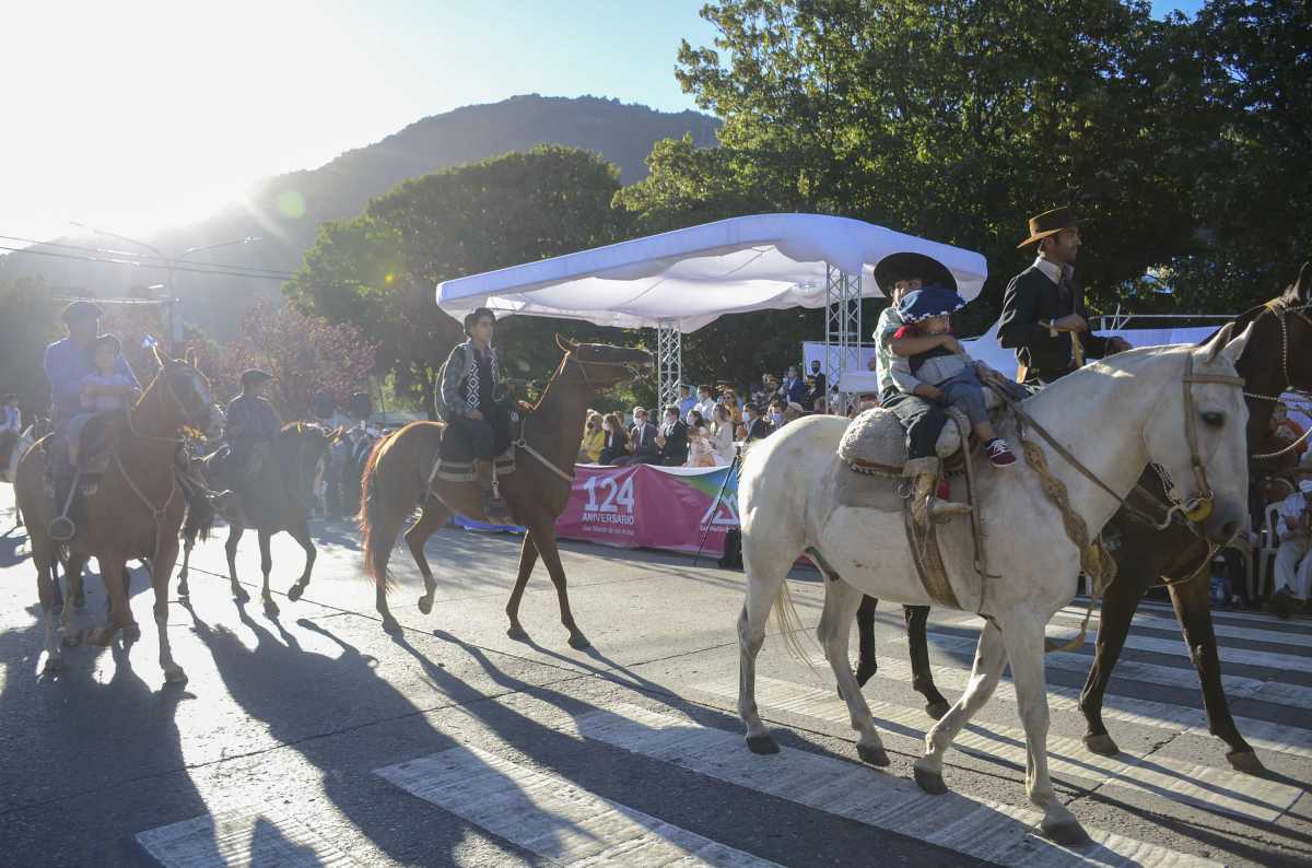 Desfile aniversario San Martín de los Andes . Foto Patricio Rodriguez