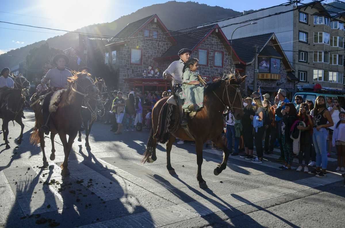 Desfile aniversario San Martín de los Andes . Foto Patricio Rodriguez