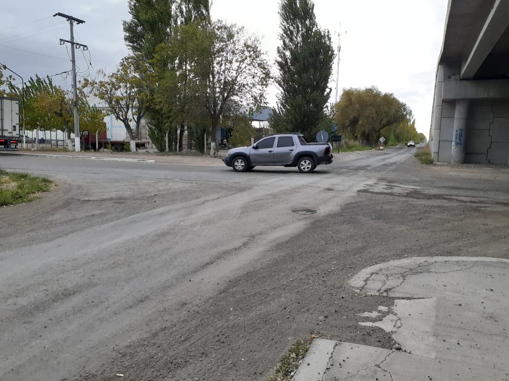 El acceso principal a Mainqué estará cerrado al tránsito por obras de asfalto en la calle colectora. 