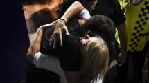 Imagen de El abrazo de Del Potro con su mamá, que lo fue a ver a la cancha por primera vez