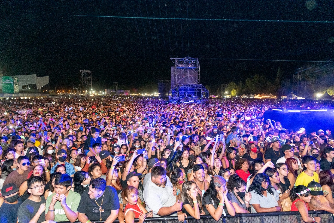 La asistencia fue masiva a la novena Fiesta de la Confluencia en Neuquén (foto archivo Yamil Regules)