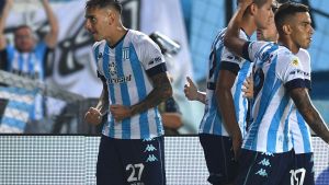 Racing goleó a Argentinos y logró su primer triunfo en el campeonato