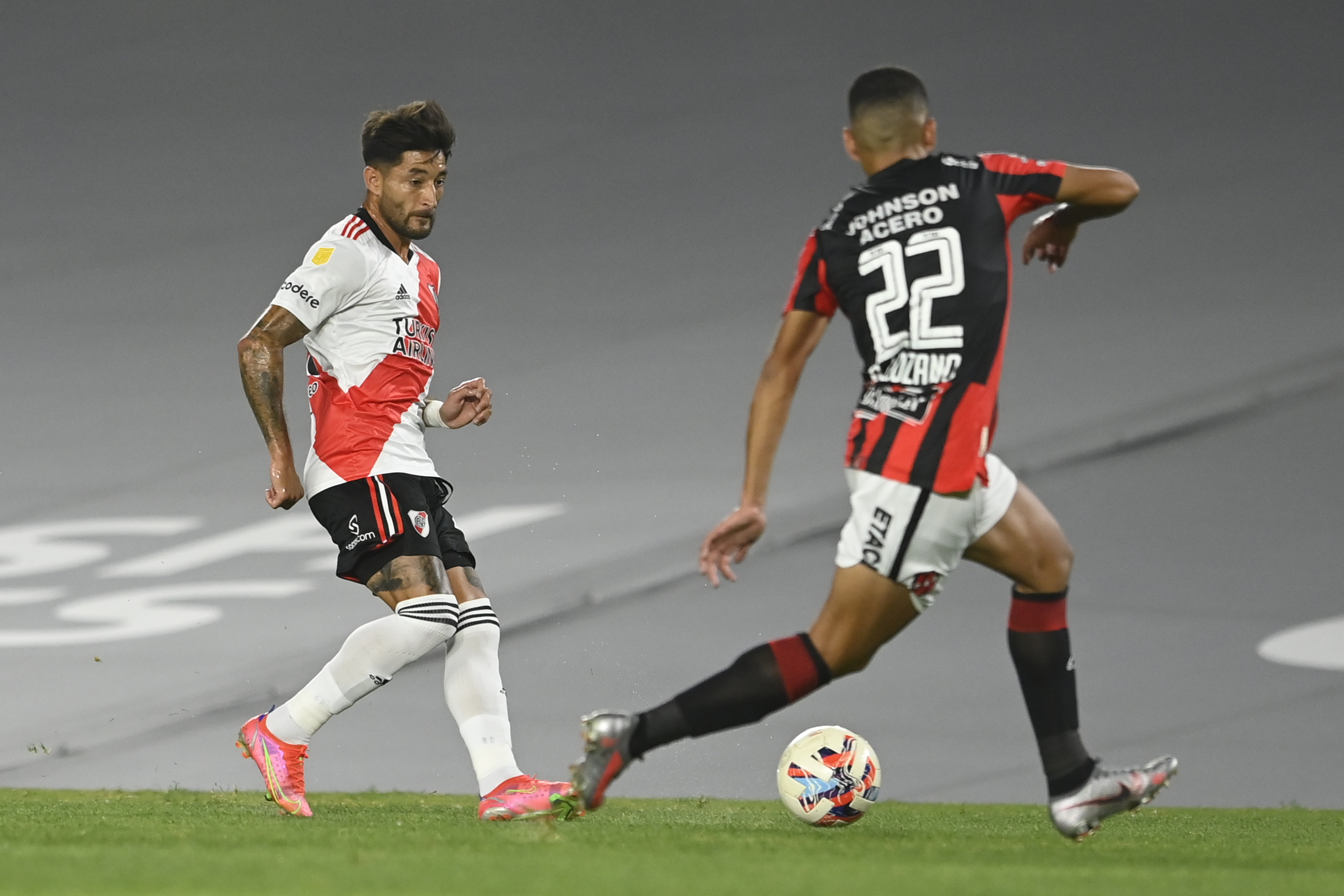 Milton Casco jugó como lateral izquierdo en River, fue uno de los cambios de posición que metió Gallardo. 