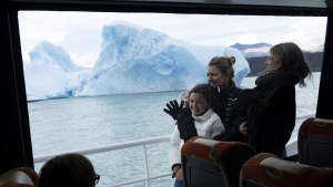 Paseo entre dos glaciares, una maravilla mundial y casi una ilusión óptica