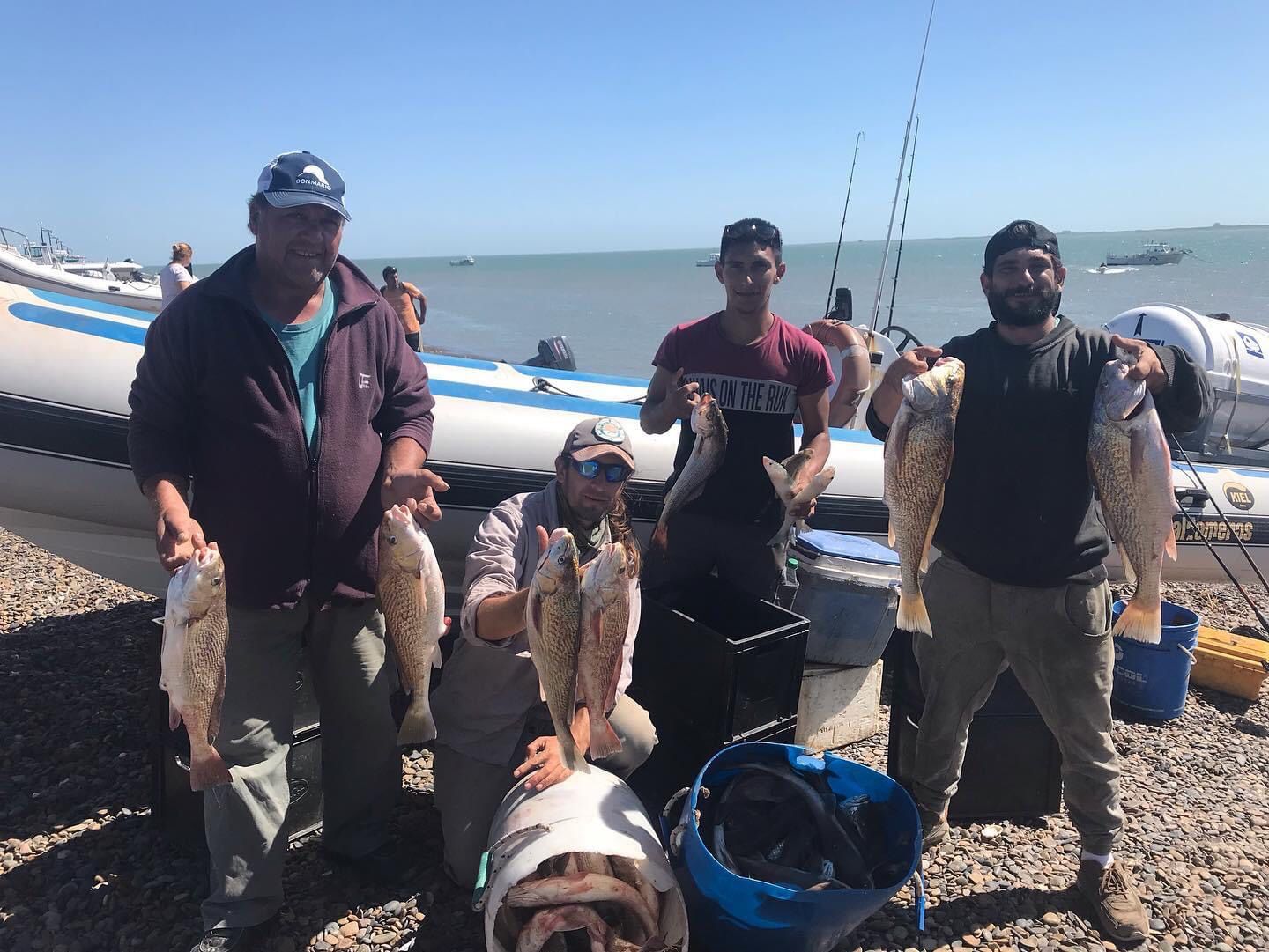 Bahía San Blas, en la provincia de Buenos Aires, despide su temporada pesquera con todo, tanto de costa, como embarcado. Fotos: Fernando Riera.