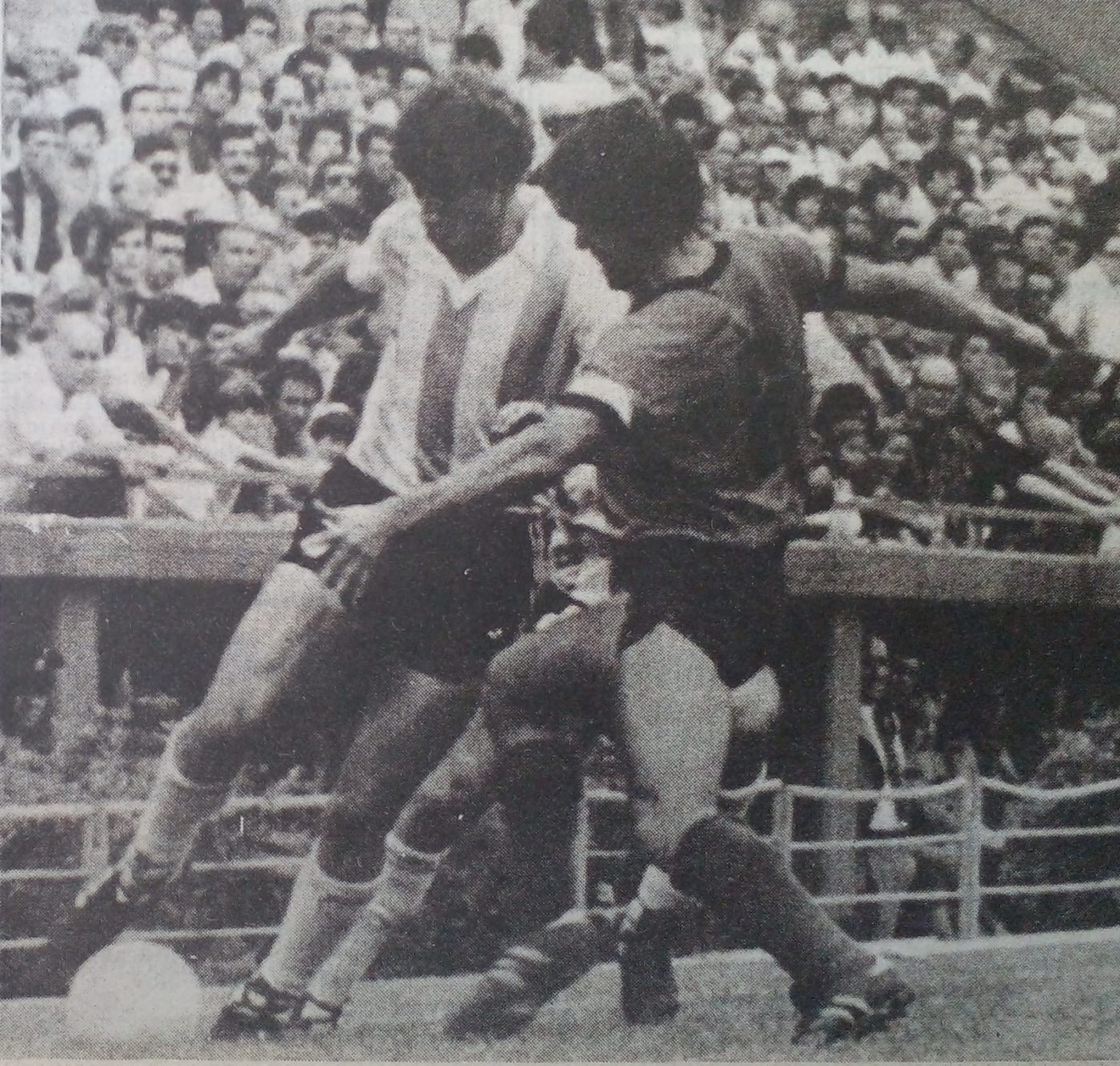 Se cumplen hoy 40 años del triunfo de Deportivo Roca ante Rácing, en cancha de Vélez. Fue por el Nacional del 82. Foto archivo