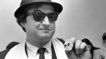 Imagen de John Belushi, el humorista excesivo que se rió de todos… incluida la muerte