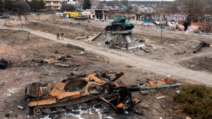 Las tristes imágenes de una ciudad recuperada por Ucrania tras semanas de ocupación rusa