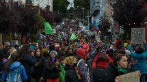 Imagen de 8M: Unas 2.000 mujeres recuperaron las calles en Bariloche