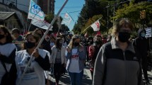 Imagen de ATE y Unter se unieron en Bariloche para marchar, con alta adhesión al paro