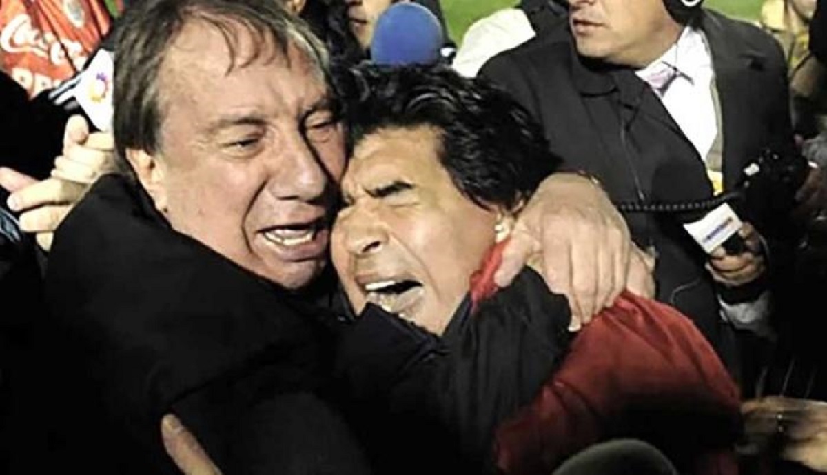 Bilardo ya sabe que murió Maradona. 