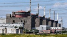 Imagen de Rusia y Ucrania cruzan acusaciones por el incendio en la central nuclear de Zaporiyia