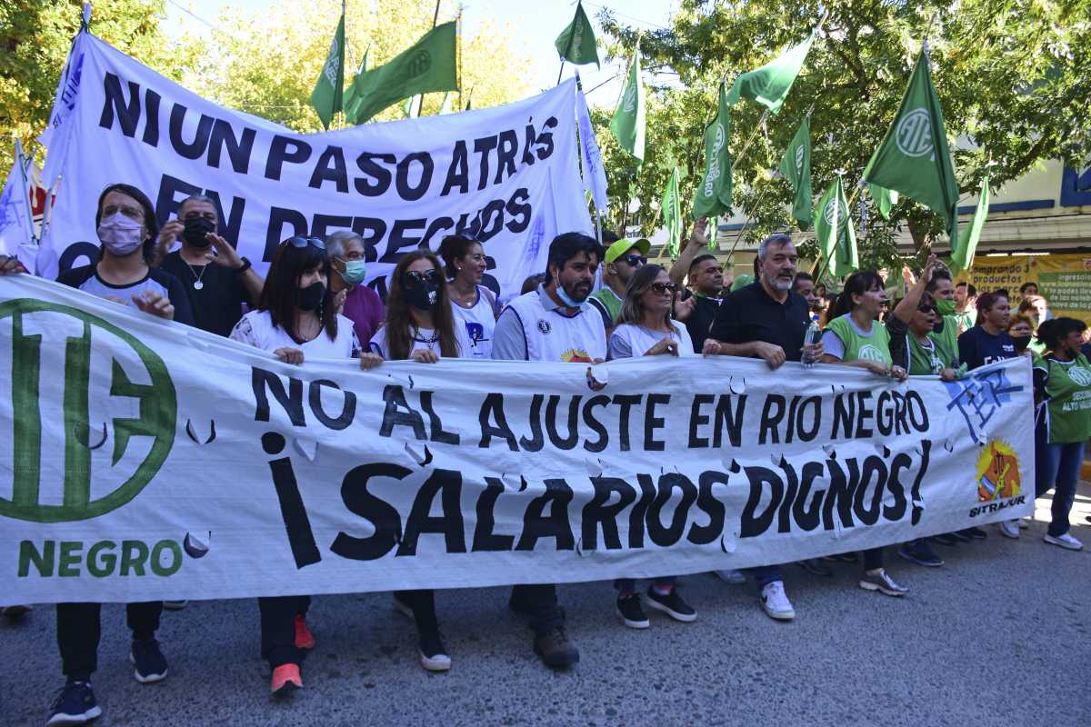 ATE y Unter convocaron a movilizaciones en Roca, Viedma y Bariloche. Foto: Emiliana Cantera