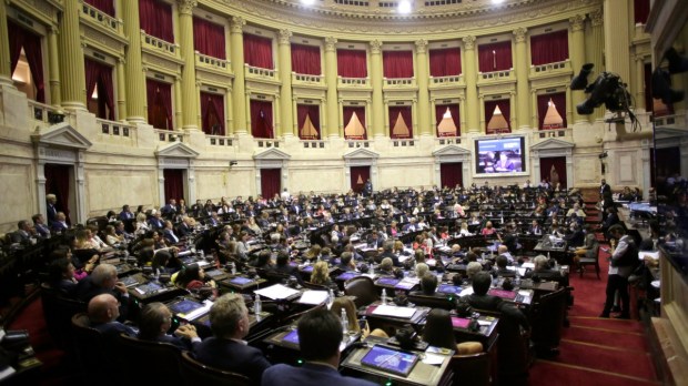 Diputados aprobó con amplia mayoría el acuerdo con el FMI y Máximo Kirchner votó en contra