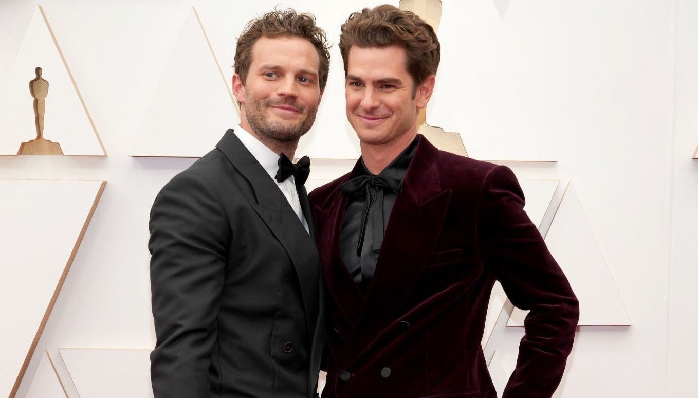 Andrew Garfield y Jamie Dornan posaron juntos en la previa de los Oscar