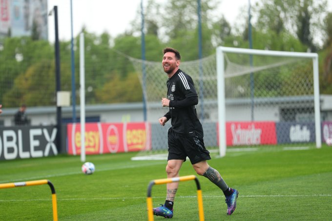 Selección Messi Entrenó A La Par De Sus Compañeros Y Se Anota Para