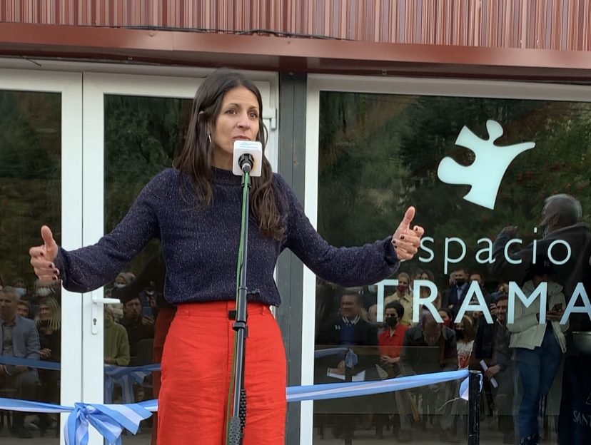 Eleonora Arias, integrante de la Comisión directiva de ARCUPA, durante la inauguración de Espacio TRAMA.
