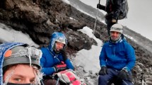 Imagen de Subían al Lanín y los sorprendió una tormenta, pero tenían grandes motivos para hacer cumbre