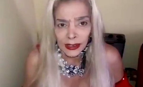 La cantante suele comunicarse con sus fanáticos a través de las redes sociales.-