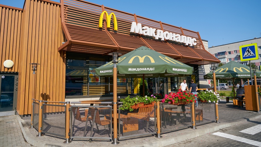 McDonald’s anunció su decisión de cerrar temporalmente sus 850 restaurantes en Rusia. 