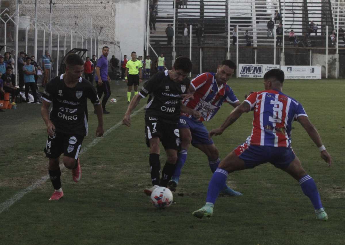 El Albinegro empató 1 a 1 con Sportivo Peñarol en el debut. (Foto: Oscar Livera)