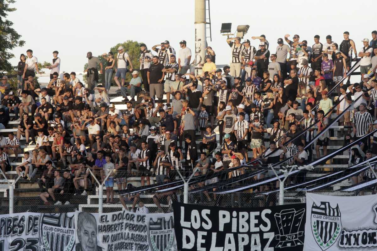 La banda de "Los Innombrables" protagonizaron los incidentes del domingo en cancha de Cipolletti. (Foto: Oscar Livera)