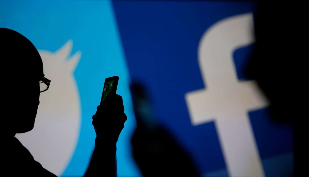 El ente regulador ruso de Internet anunció que restringió este viernes el acceso a a Facebook y Twitter.