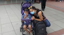 Imagen de Su hijo necesita ir al Hospital Garrahan y vende ravioles para pagar el viaje