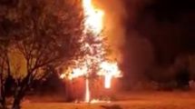 Imagen de ATE vincula al reclamo por lago Escondido el incendio de una cabaña en El Bolsón