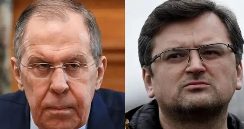 El ministro de Relaciones Exteriores de Rusia, Sergei Lavrov, y su homólogo ucraniano, Dmytro Kuleba