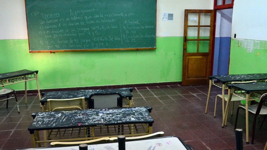 Todo programado para que las aulas rionegrinas hoy vuelvan a reunir a docentes y alumnos. Pero, todo está dudas con los paros gremiales. Foto: Marcelo Ochoa/Archivo.