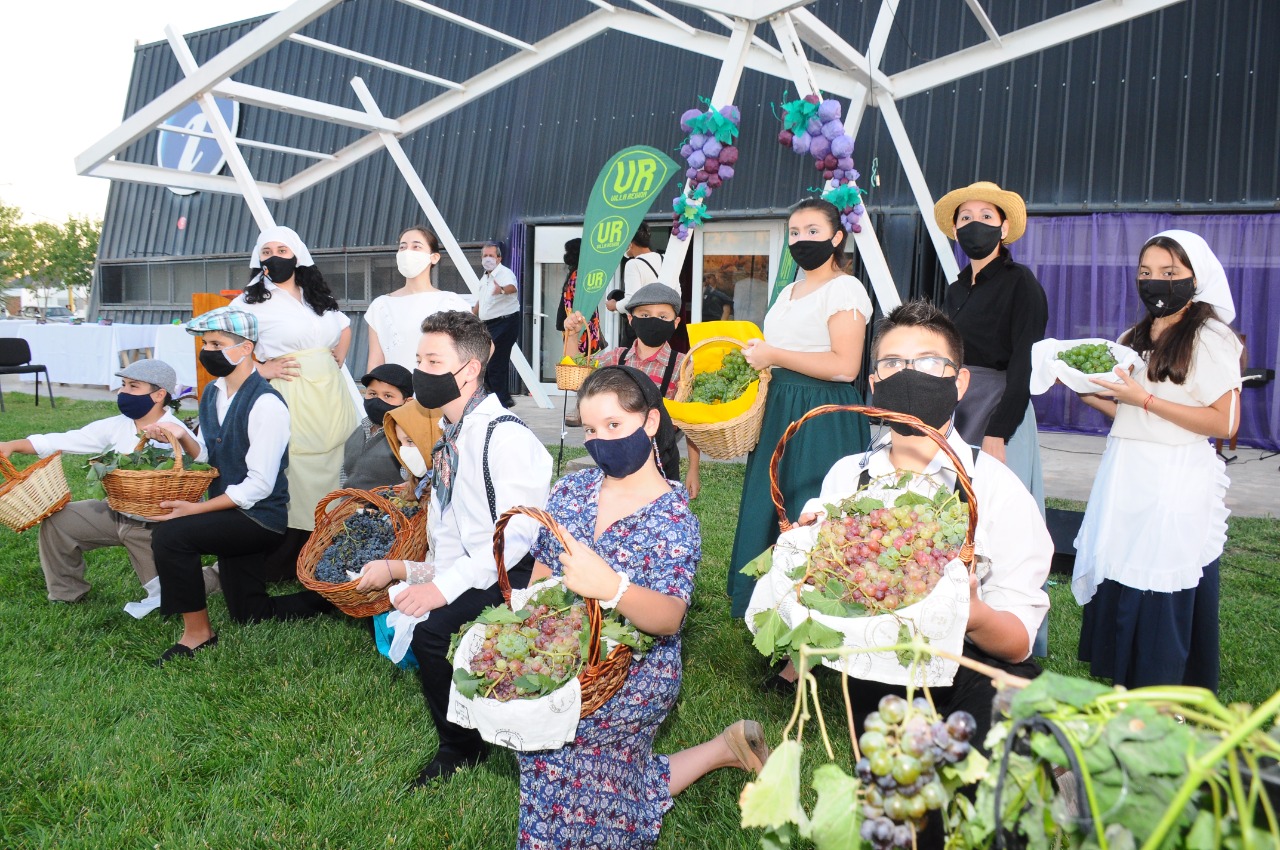 Hoy habrá espectáculos gratuitos en el centro de Regina para comenzar a vivir la Fiesta Provincial de la Vendimia. (Foto Néstor Salas)