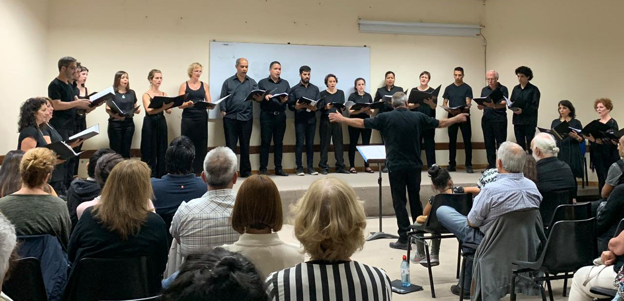 El coro universaitario del Comahue se presenta este viernes en Roca. Foto: gentileza