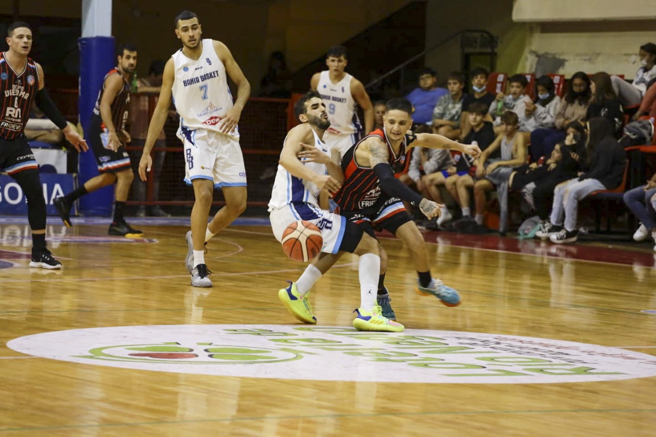 El Depo no pudo con Bahía basket en el Cayetano Arias. (Foto: Marcos Aramburu)