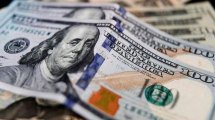 Imagen de El dólar blue sin freno se disparó hasta el récord de $301