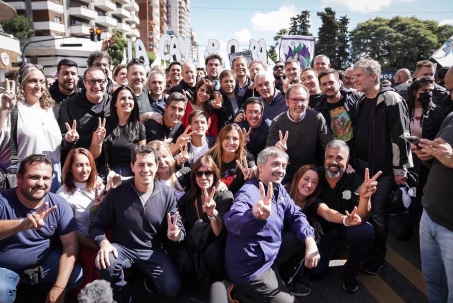 Máximo encabezó la columna del Frente de Todos, que sumó unas 70 mil personas en Buenos Aires.-