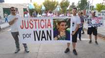 Imagen de Marcharon para pedir justicia por Ivan Gerle, el joven asesinado en las puertas de una escuela de Regina