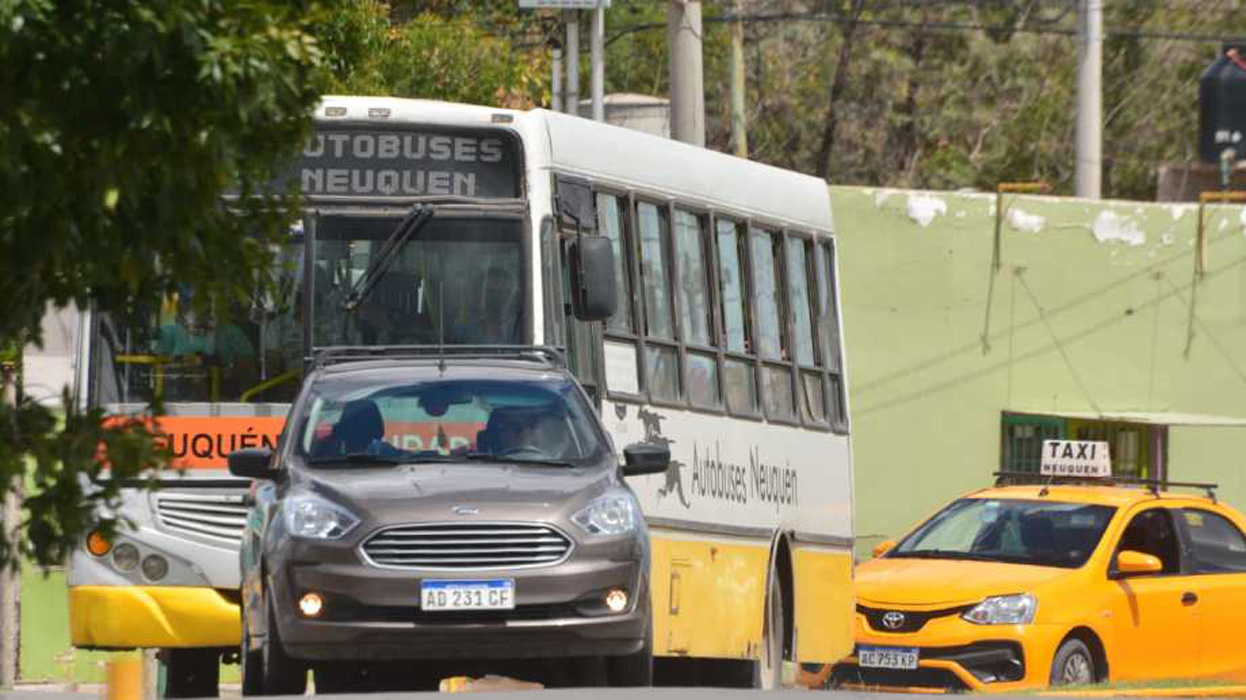 El sistema de transporte urbano y las tarifas son parte de la discusión que se planteó para la audiencia pública (foto Yamil Regules)