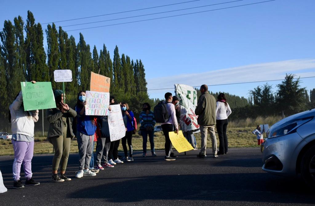 Estudiantes de la EPEA 2 cortaron la Ruta 22 Foto: Matías Subat