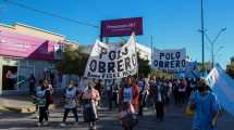 Imagen de Marchan a la ruta 22 por «pan y trabajo» y acamparán frente a la delegación de Gobierno, en Roca