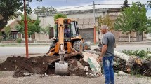 Imagen de Con fondos propios renuevan garitas para pasajeros en las calles de Godoy