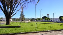 Imagen de Instalaron juegos infantiles para completar la renovación de la plaza San Martín de Godoy