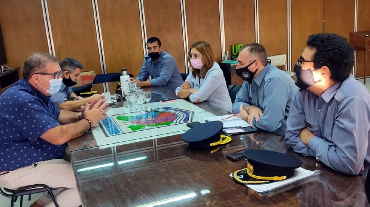 El intendente se reunió con autoridades policiales para acordar el plan de trabajo conjunto. (Foto gentileza)