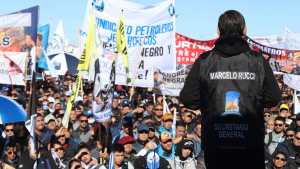 Rutas cargadas de tránsito en Vaca Muerta por la asamblea de Petroleros en Añelo