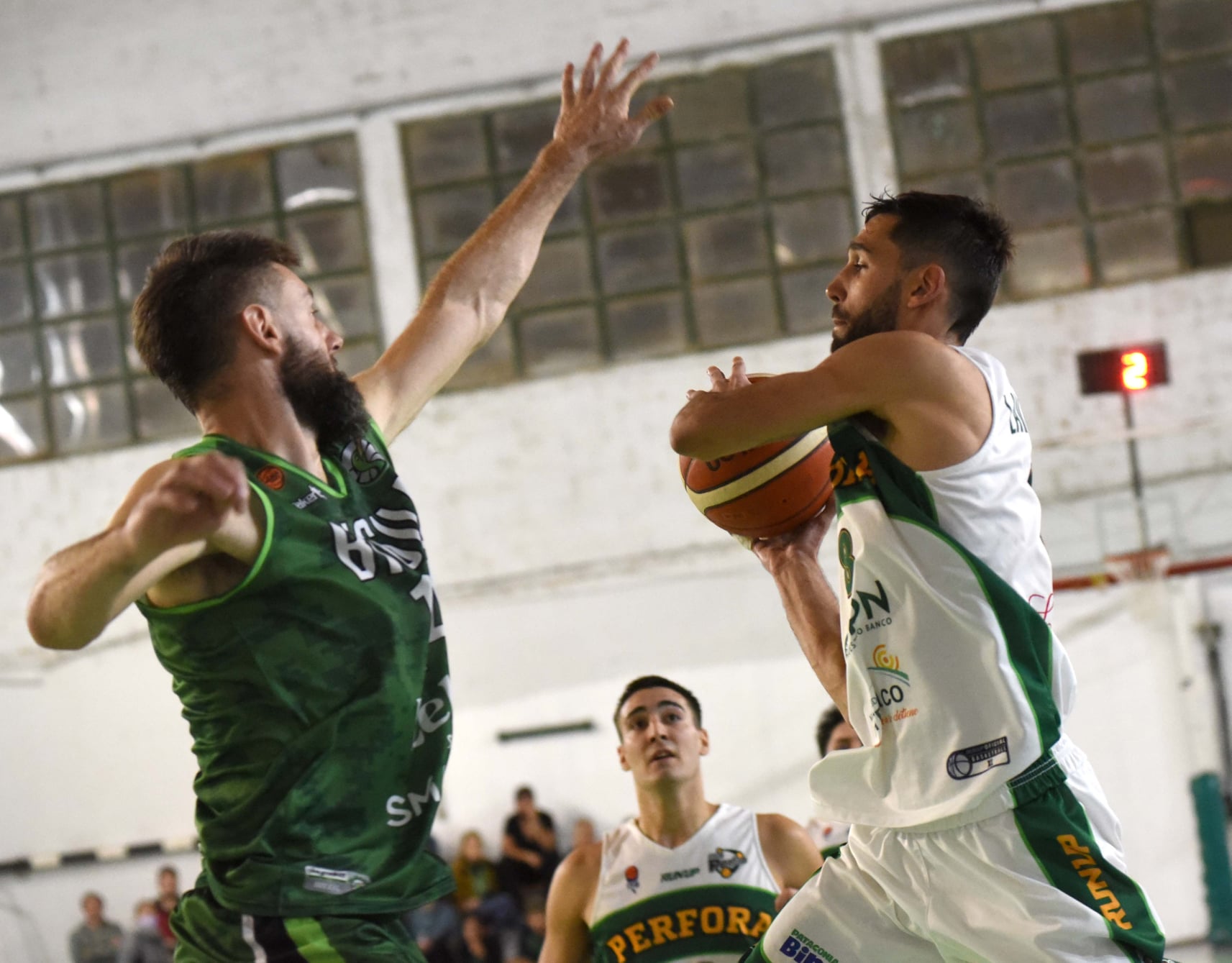 Lavezzari es una de las figuras de Pérfora en la Liga Federal de básquet. Foto: gentileza Aguante Neuquén 