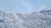 Imagen de Advierten sobre el riesgo de avalanchas en el cerro Catedral a esquiadores de travesía