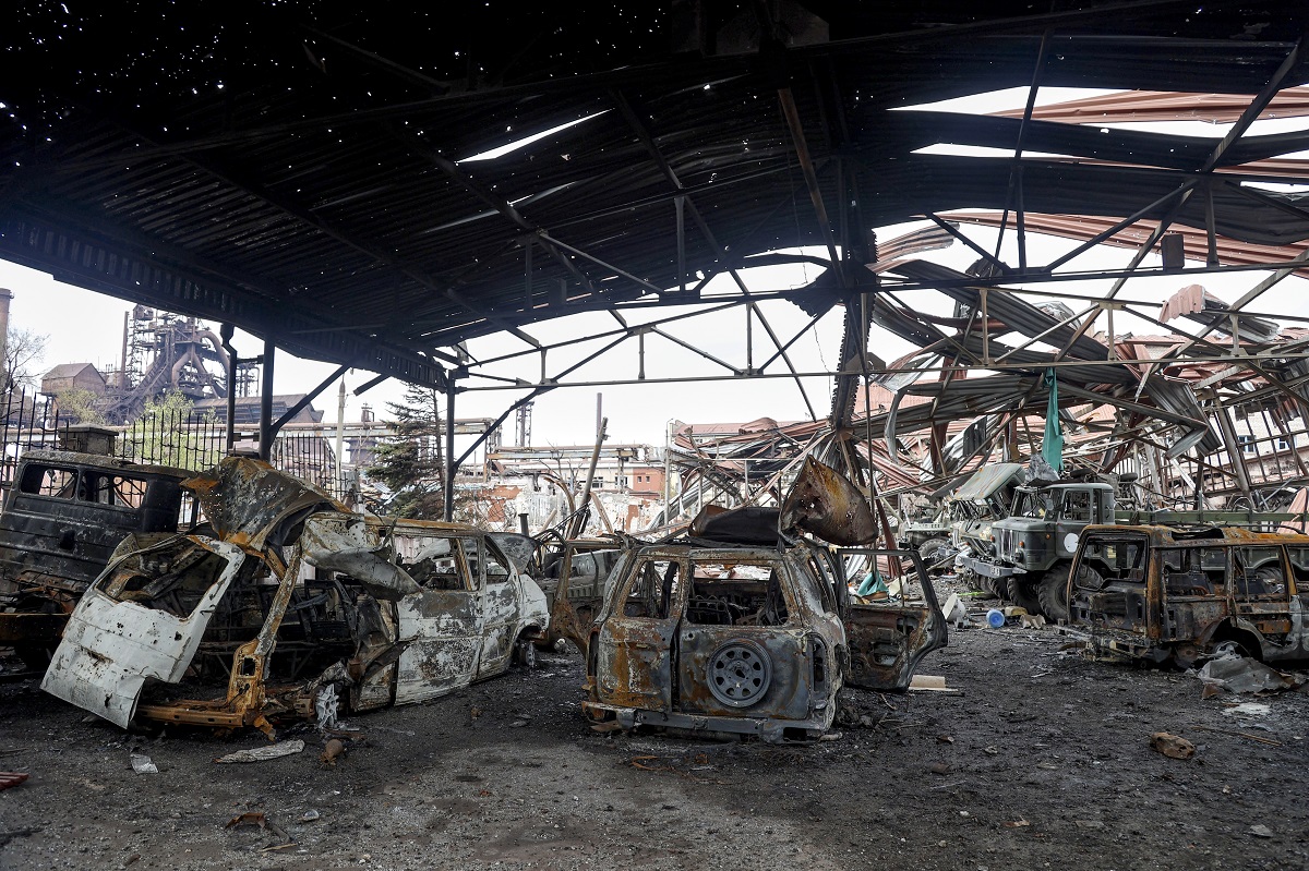 El interior de la segunda empresa metalúrgica más grande de Ucrania, en Mariupol. Foto: AP 