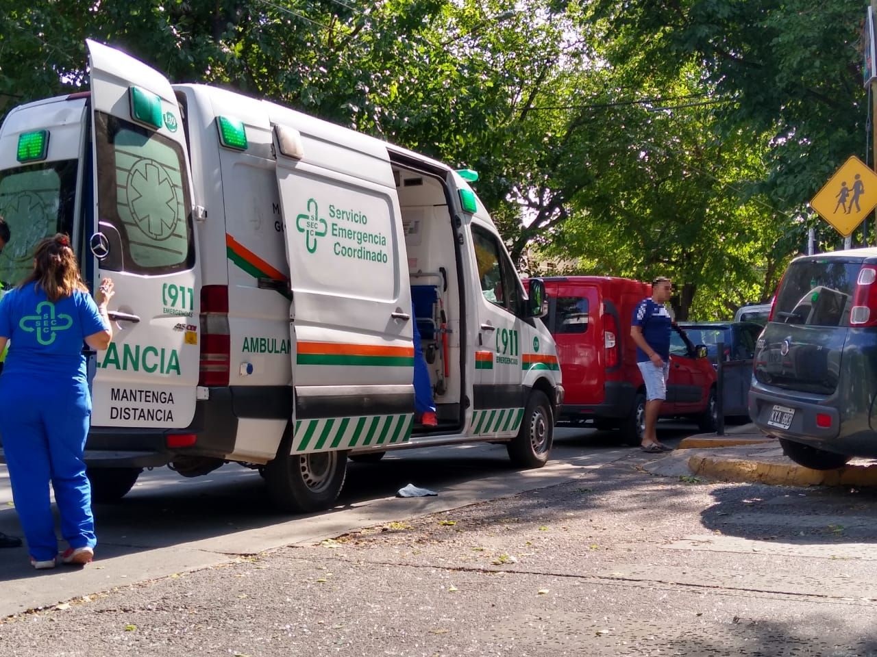 Los servicios de emergencia debieron asistir al accidentado. 