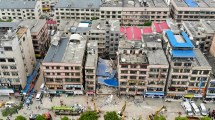 Imagen de Cinco personas fueron rescatadas y decenas están desaparecidas por derrumbe de edificio en China