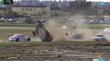 Imagen de Tremendo accidente de Alzamendi en el sprint del Top Race Series en Viedma